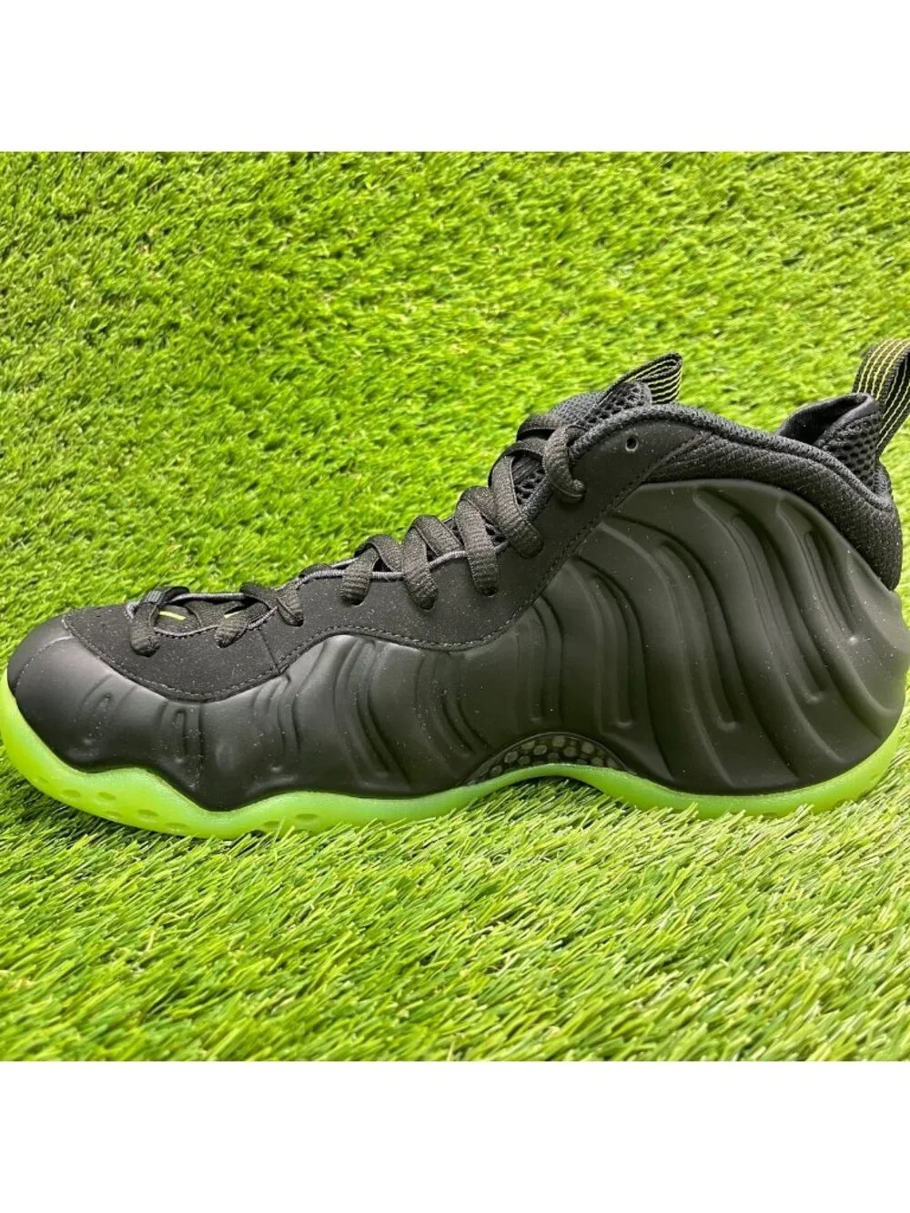 Nike Air Foamposite One Mens Size 10 Black Volt Athletic Running Shoes Sneakers